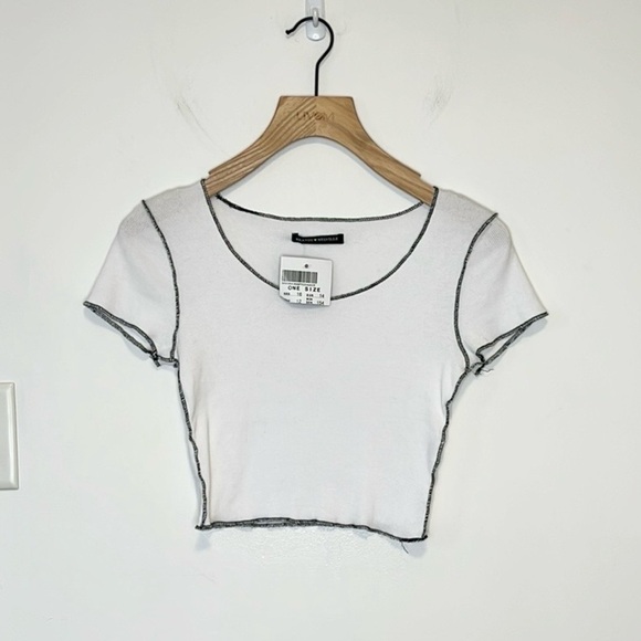 Brandy Melville cropped  tee - Picture 1 of 5